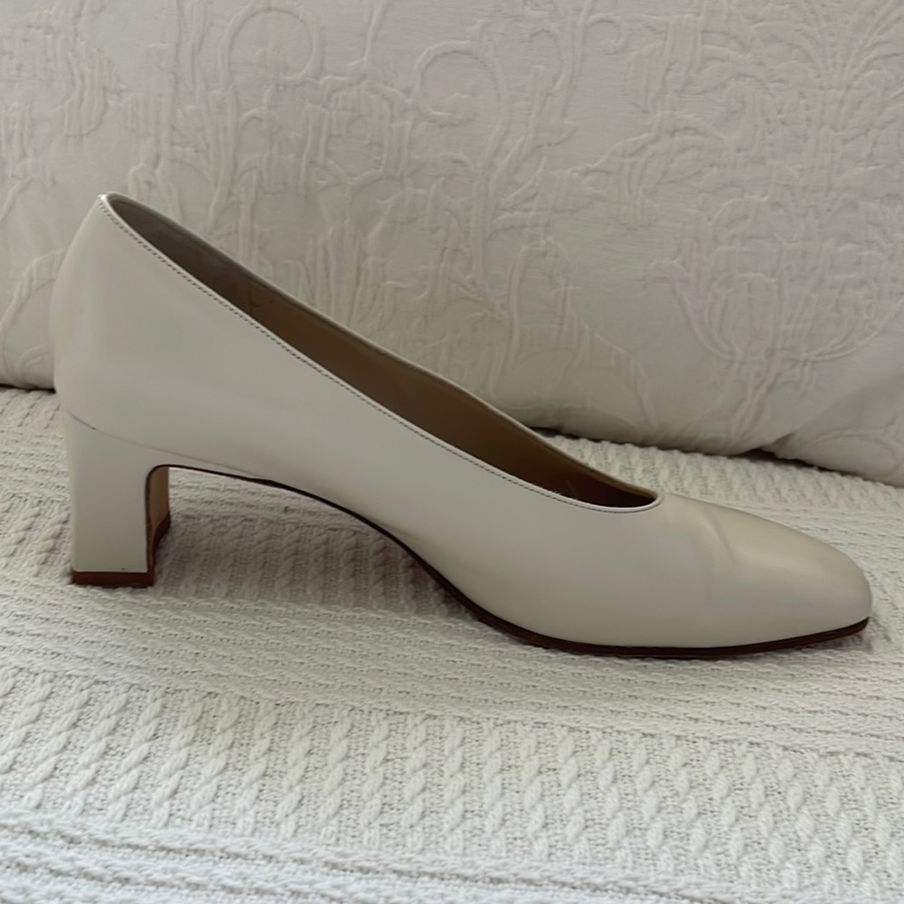 Amalfi for Nordstrom Cream Colored Leather Pumps